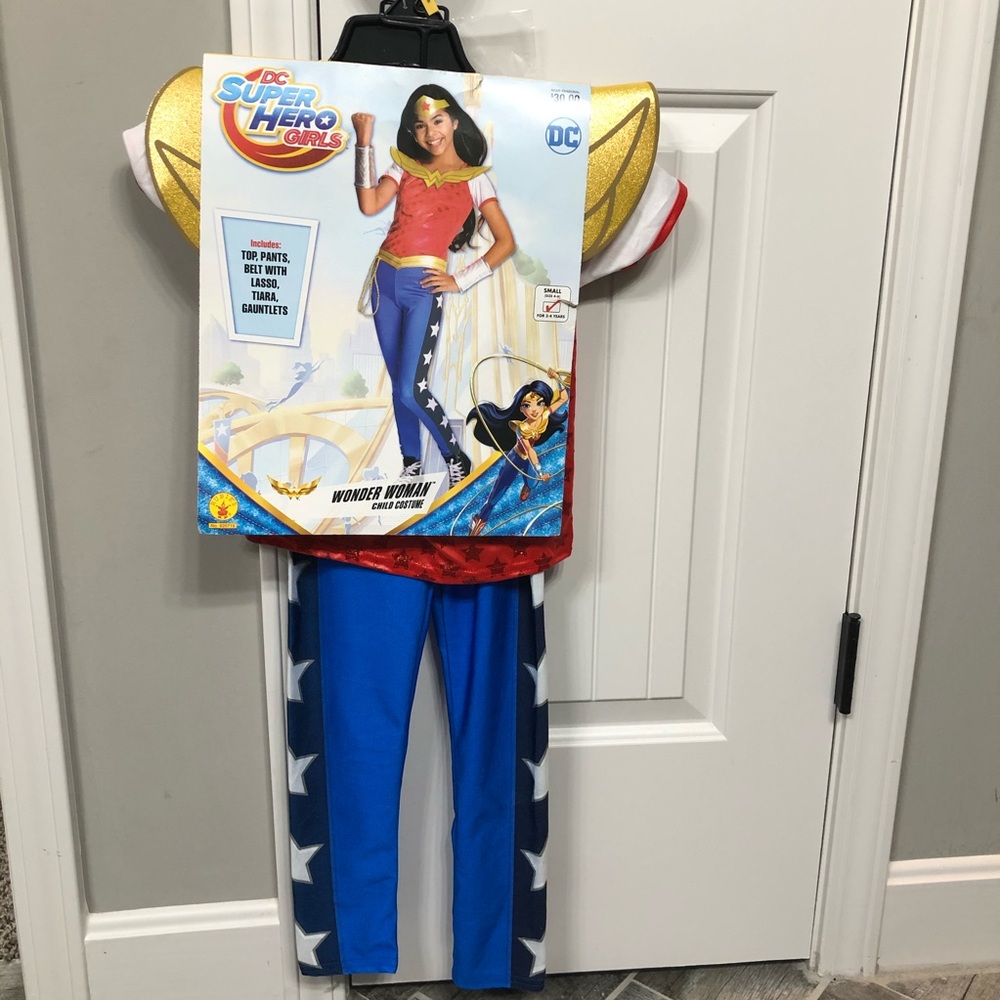 New Wonder Woman girls’ Halloween costume, small